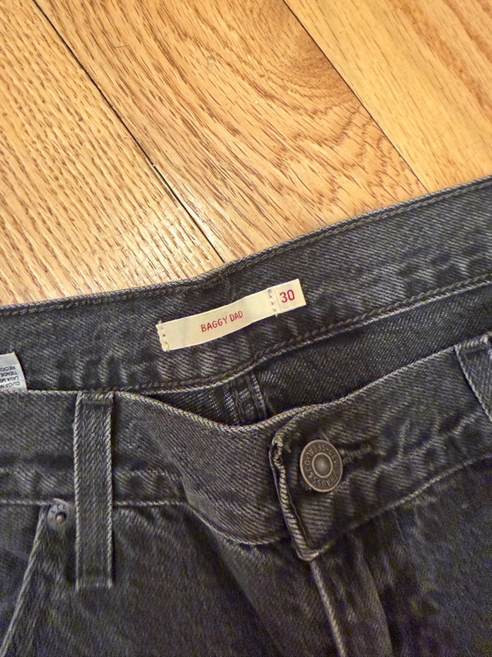 Levi’s Baggy Dad Jeans - Picture 3 of 5